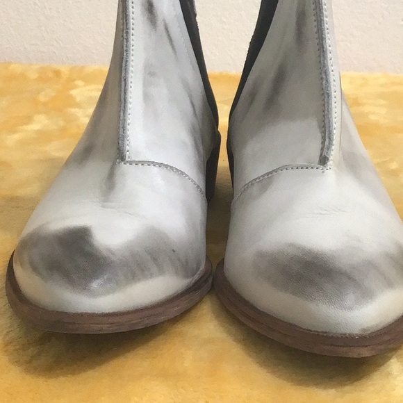 🆕 FREE PEOPLE Distressed Leather White Ankle Boots 1.75” Heel - Picture 6 of 11